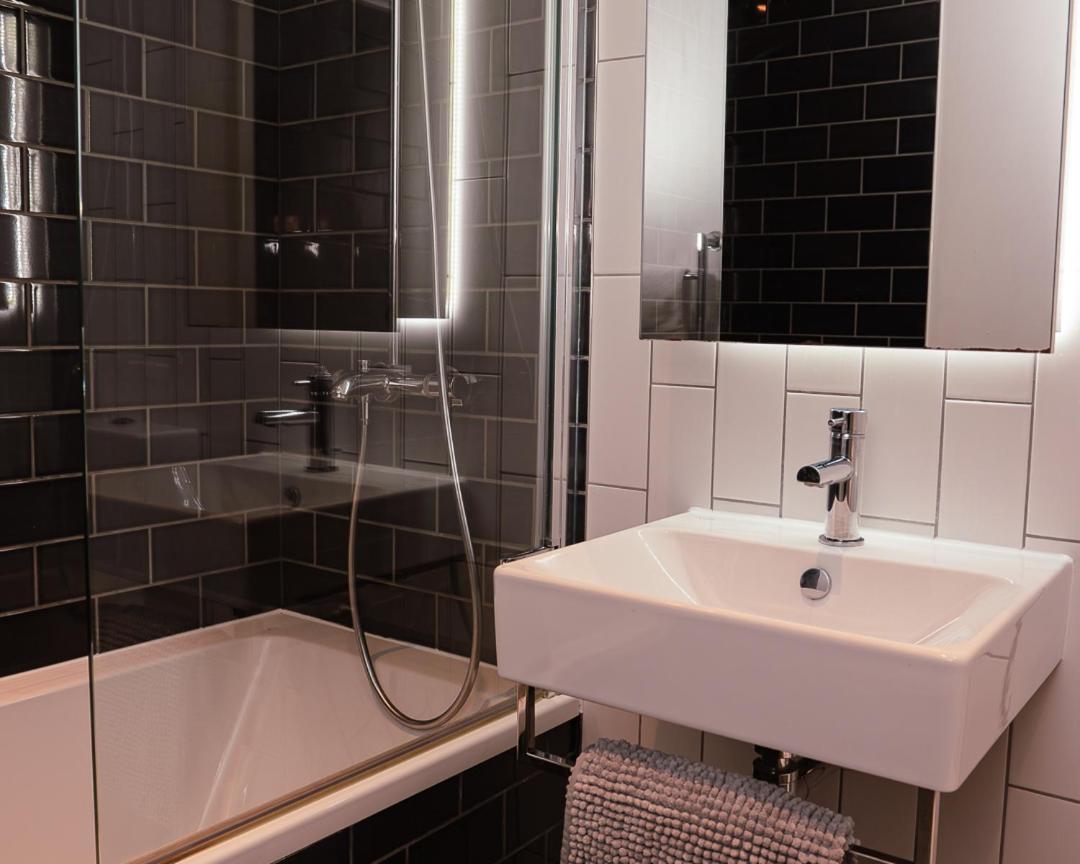 Апартаменты Charming 1br In *